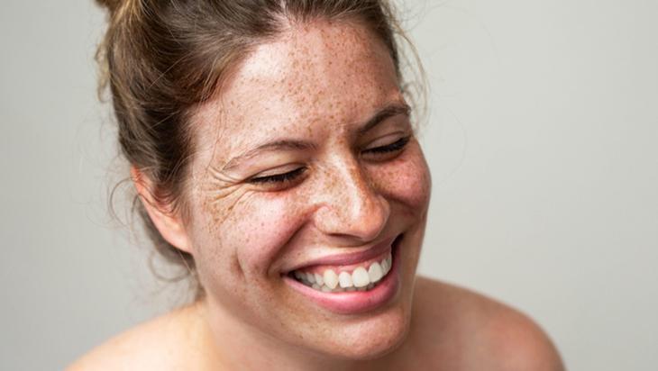 Görünmez tehdit cildi yaşlandırıyor Bu ürünler gün boyu koruma sağlıyor