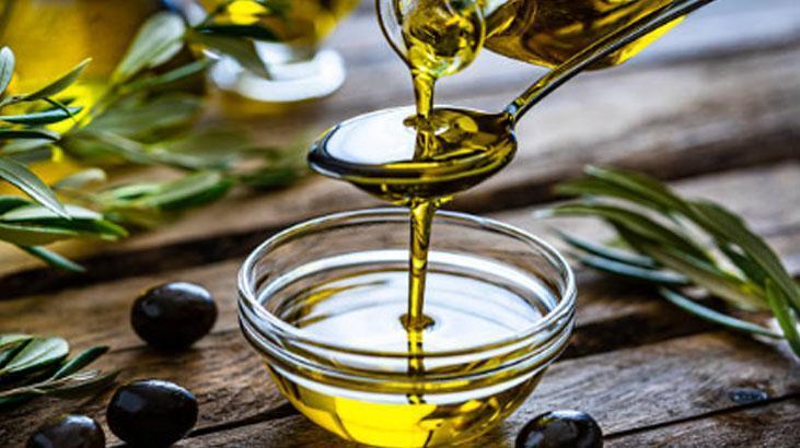 Bozuk zeytinyağı kendini böyle ele veriyor Mum gibiyse kaçın, tadı zehir oluyor Bozuk zeytinyağı kendini böyle ele veriyor Mum gibiyse kaçın, tadı zehir oluyor