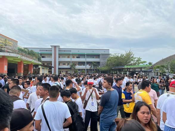 Filipinlerde 7.4 şiddetinde deprem İşte bölgeden son görüntüler