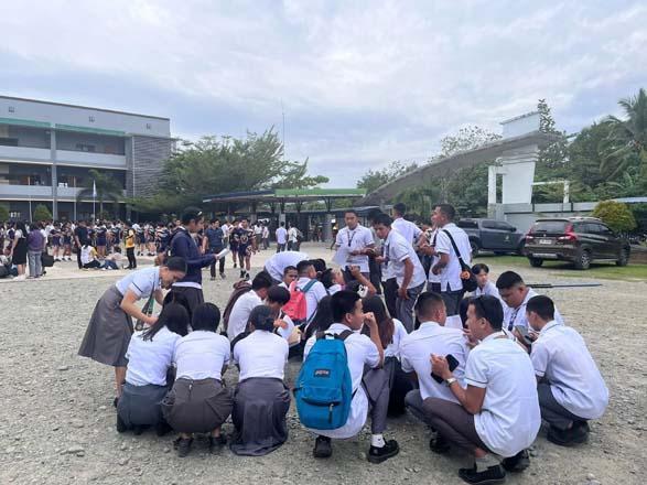 Filipinlerde 7.4 şiddetinde deprem İşte bölgeden son görüntüler
