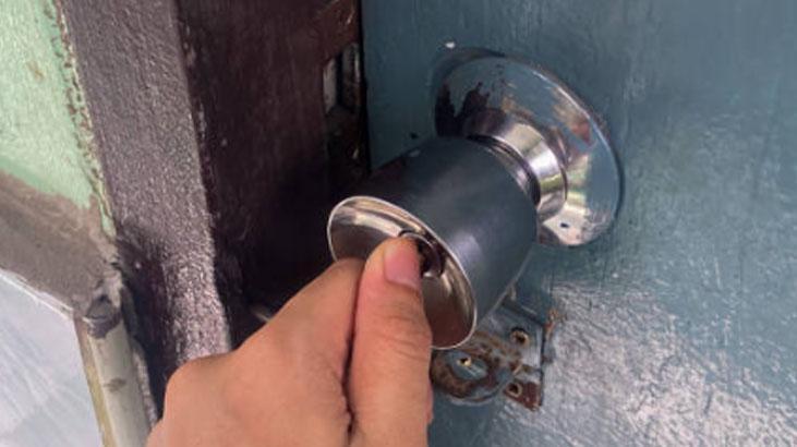 Soğukta donan kapı kilidi için muhteşem hile Vazelin bu işin sırrı, tık diye açılıyor