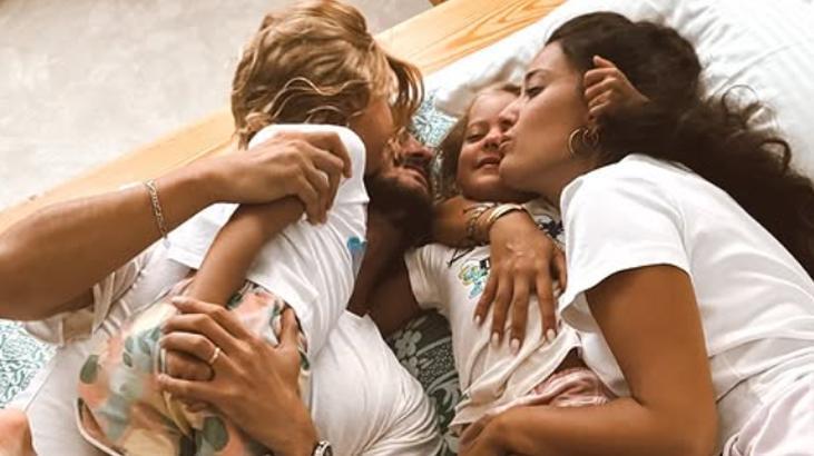 Fotoğraftaki ünlüyü tanıdınız mı Paris Moda Haftasına onur konuğu olarak katıldı