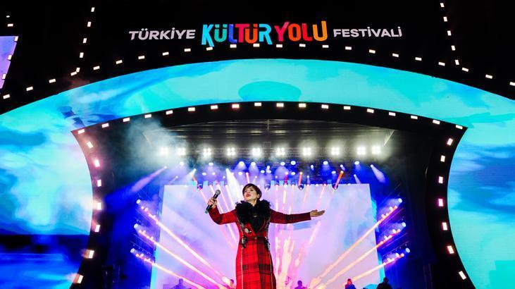 Aydilge'den Filistin'e destek! 'En başından beri bu zulmün karşısında duruyoruz'