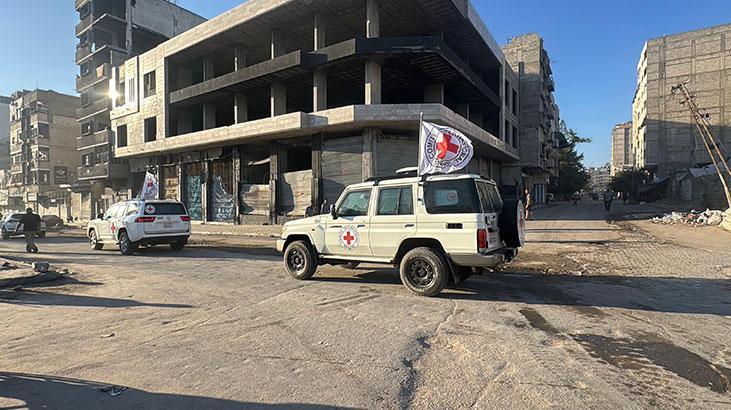 Hamas Gazzedeki İsrailli esirleri Kızılhaç heyetine teslim etti