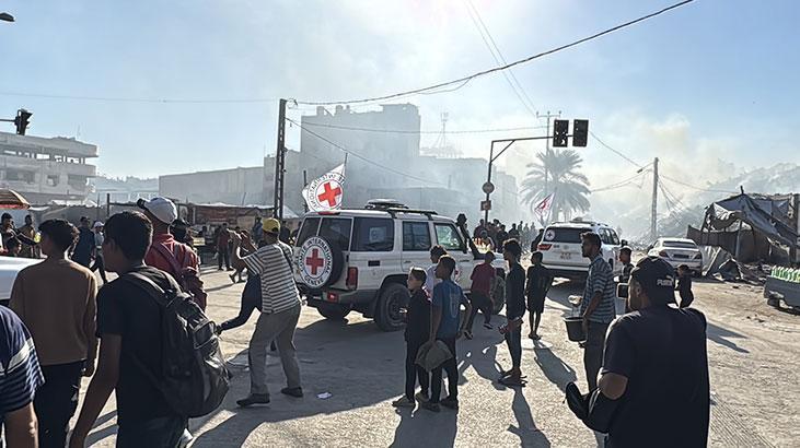 Hamas Gazzedeki İsrailli esirleri Kızılhaç heyetine teslim etti