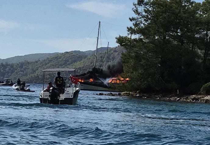 Denizin ortasında can pazarı Gulet tekne alev topuna döndü
