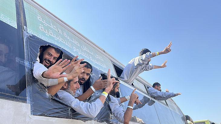 İsrailin serbest bıraktığı Filistinli esirlerin bir kısmı Gazzeye ulaştı