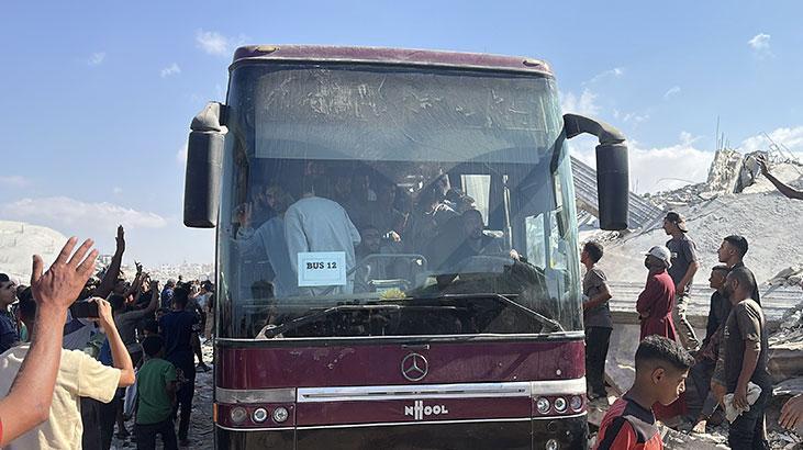İsrailin serbest bıraktığı Filistinli esirlerin bir kısmı Gazzeye ulaştı