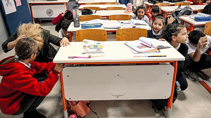 Okullarda deprem tatbikatı yapıldı