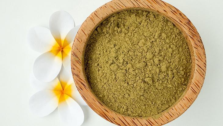 Kına deyip geçmeyin Meğer saça zarar verebiliyormuş Kına deyip geçmeyin Meğer saça zarar verebiliyormuş