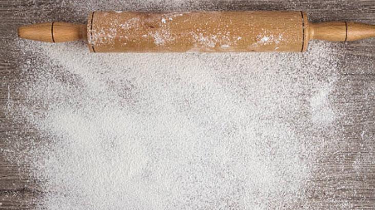 Kum gibi dağılan un kurabiyesi böyle hazırlanır Pastaneyi eve getiren kıyır kıyır lezzet