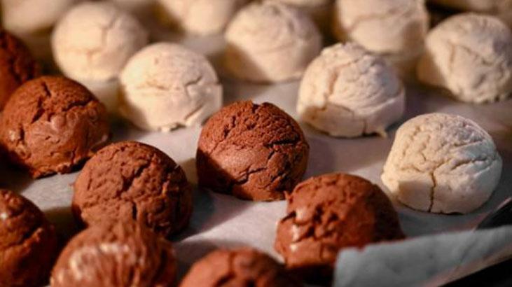 Kum gibi dağılan un kurabiyesi böyle hazırlanır Pastaneyi eve getiren kıyır kıyır lezzet