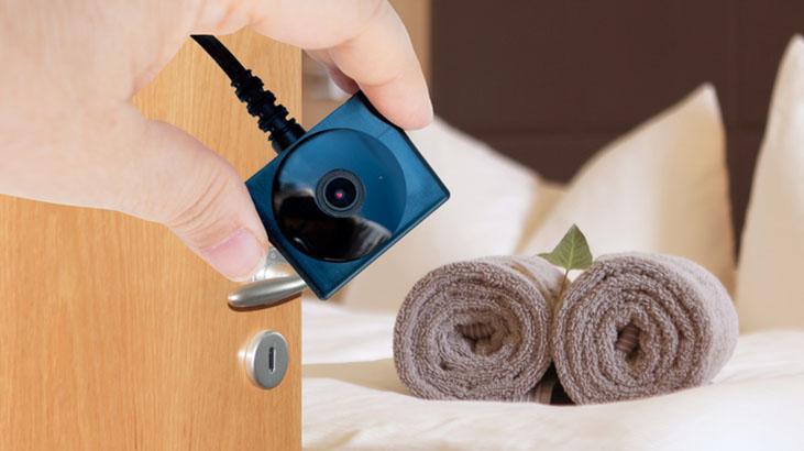 Odadaki gizli kamera gözünüzden kaçmasın Parmak testiyle aynadaki tuzak belli oluyor