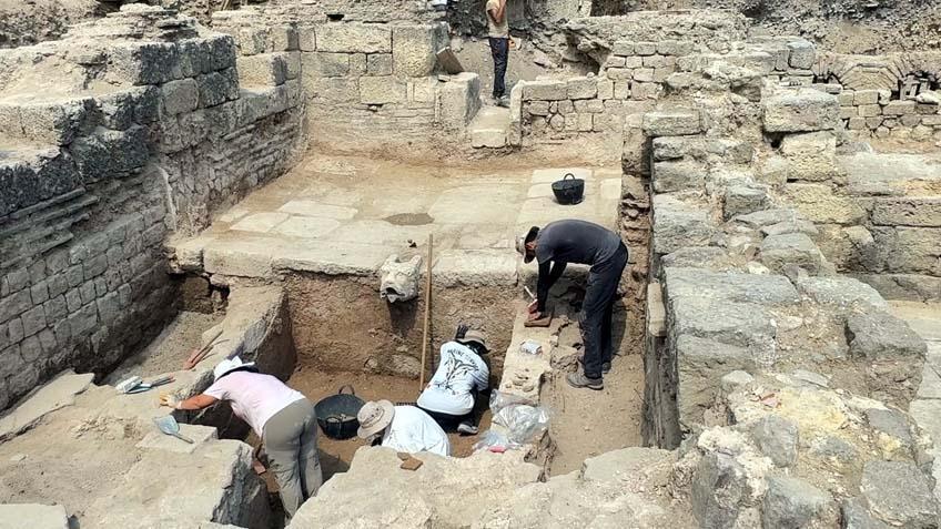 İstanbul’un altında büyük sır ‘Avcılar, Küçükçekmece kıyısında ilginç buluntularla karşılaşıyoruz’ İstanbul’un altında büyük sır ‘Avcılar, Küçükçekmece kıyısında ilginç buluntularla karşılaşıyoruz’