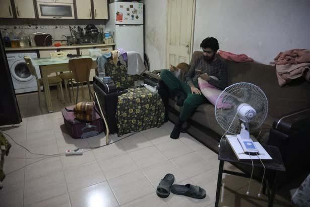 Vali emriyle gelen değişim 23 yaşında, 3 yıldır evde... Duş almıyor, tırnaklarını kesmiyordu