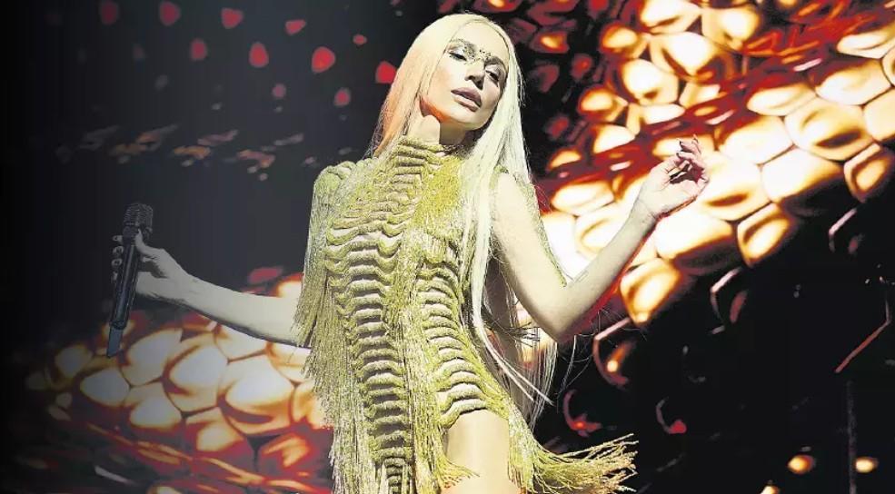 Son konserinde ortaya çıktı Gülşen’in yeni imajı olay oldu