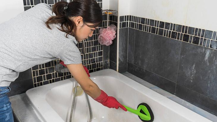 Ovalayıp ovalayıp çıkaramadığınız lekelere Dakikalar içinde küvetiniz ay gibi parlayacak