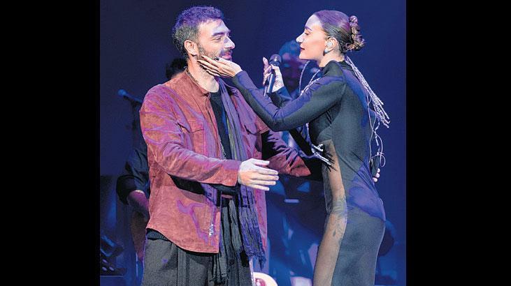 Sevgiliden şarkıya dokunuş