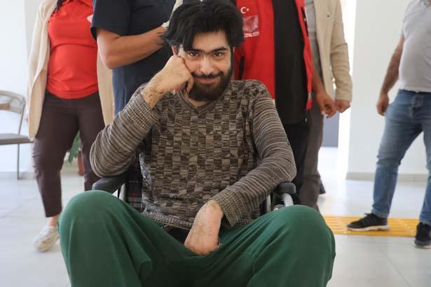 Vali emriyle gelen değişim 23 yaşında, 3 yıldır evde... Duş almıyor, tırnaklarını kesmiyordu