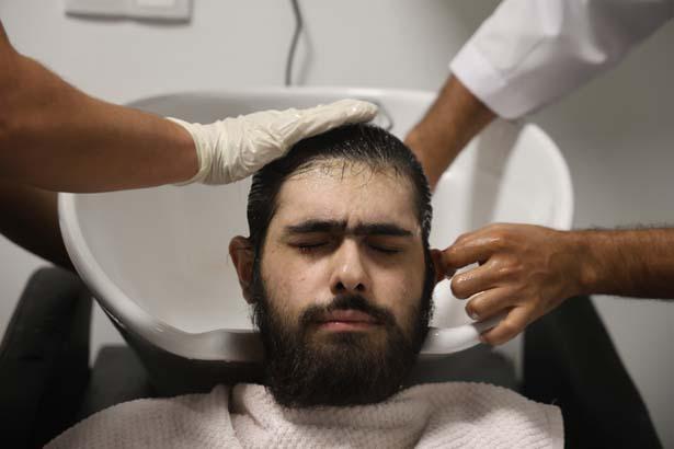 Vali emriyle gelen değişim 23 yaşında, 3 yıldır evde... Duş almıyor, tırnaklarını kesmiyordu