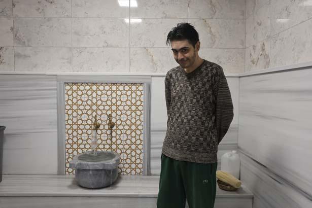 Vali emriyle gelen değişim 23 yaşında, 3 yıldır evde... Duş almıyor, tırnaklarını kesmiyordu