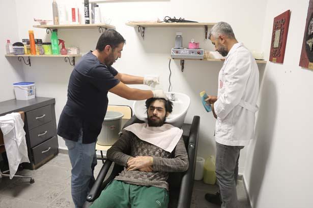 Vali emriyle gelen değişim 23 yaşında, 3 yıldır evde... Duş almıyor, tırnaklarını kesmiyordu