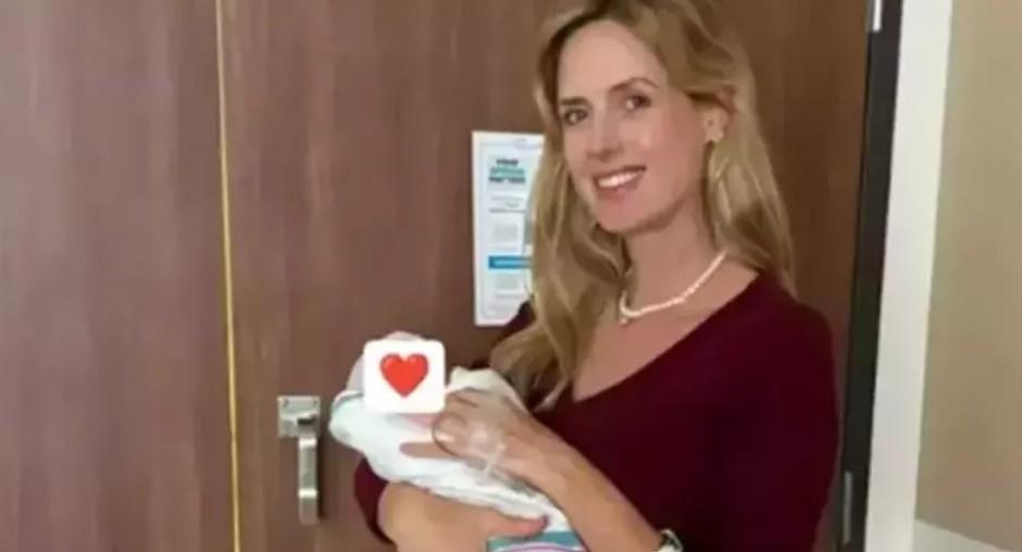 Fit haliyle dikkat çekti Wilma Elles ve bebeği Leon Mirzadan yeni kare