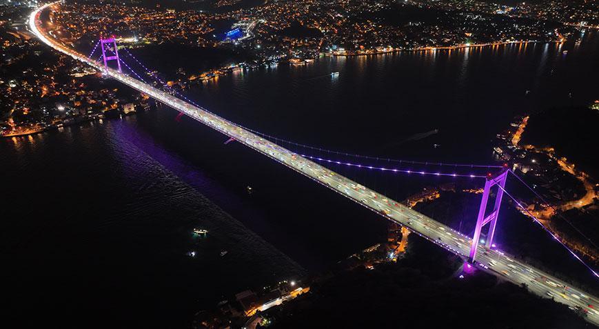 Meme kanseri farkındalığı! İstanbul'da iki köprü pembe renkle aydınlatıldı