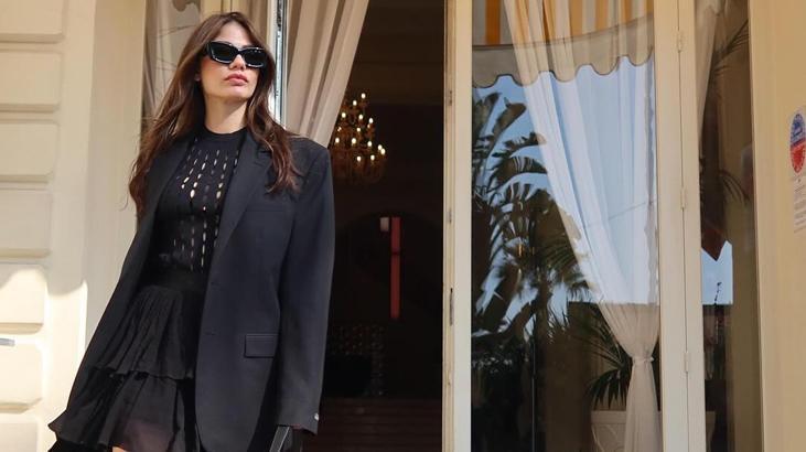 Cannesda Demet Özdemir fırtınası Pozlarıyla Instagramı salladı