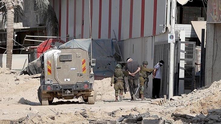 İsrail, işgal altındaki Batı Şeria'da 3'ü çocuk 20 Filistinliyi gözaltına aldı