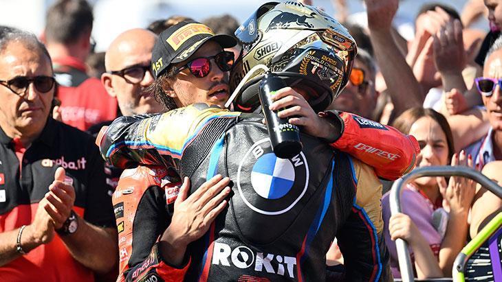 Toprak Razgatlıoğlunun şampiyonluk kutlamasından fotoğraflar