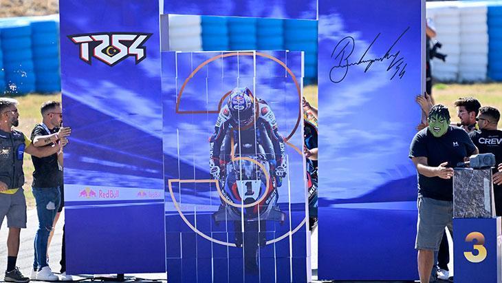 Toprak Razgatlıoğlunun şampiyonluk kutlamasından fotoğraflar