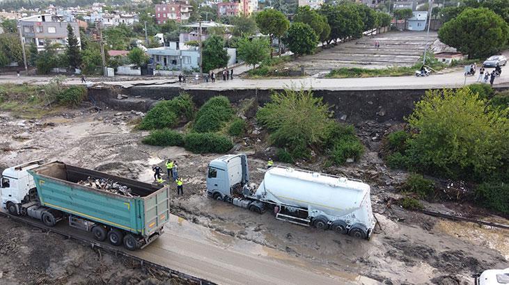 Hatayda sağanak nedeniyle Toprakkale-İskenderun Otoyolunda araçlar mahsur kaldı