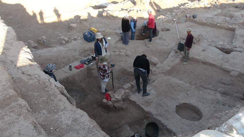 Arkeologlar gözlerine inanamadı Sınırda şok keşif: 3300 yıllık gizemli tabletler bulundu Arkeologlar gözlerine inanamadı Sınırda şok keşif: 3300 yıllık gizemli tabletler bulundu