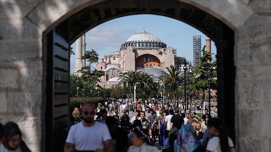 Yerli turistler 116,9 milyar lira seyahat harcaması yaptı