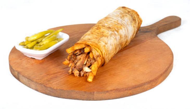 Evde lokanta usulü tavuk döner tarifi: Bu marinasyon ve şişleme tekniğiyle sokak dönerini aratmıyor