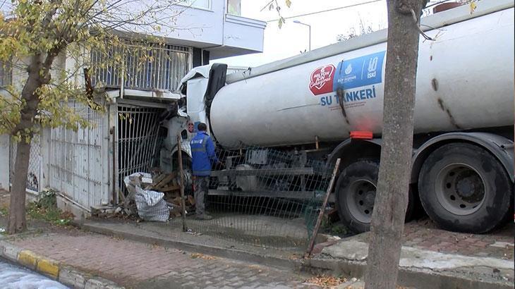 Küçükçekmece'de faciadan dönüldü! İSKİ tankeri iş yerine girdi