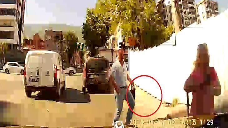 Eşi ile taksiciyi yaralayan sanığın avukatı: 'Öldürmek istese aracın arkasından da ateş açardı'