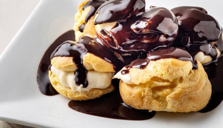 4. Çikolata sosu ve servis