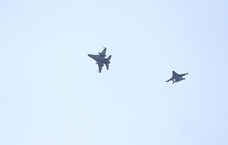 Fethiye semalarında F-16 şovu 25. Ölüdeniz Hava Oyunları’nda gökyüzü kırmızı-beyaza boyandı