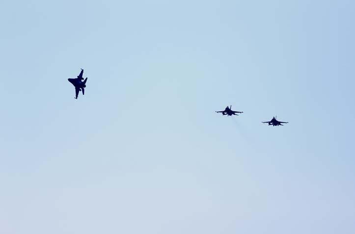 Fethiye semalarında F-16 şovu 25. Ölüdeniz Hava Oyunları’nda gökyüzü kırmızı-beyaza boyandı