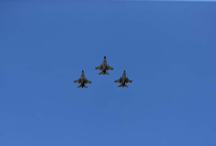 Fethiye semalarında F-16 şovu 25. Ölüdeniz Hava Oyunları’nda gökyüzü kırmızı-beyaza boyandı