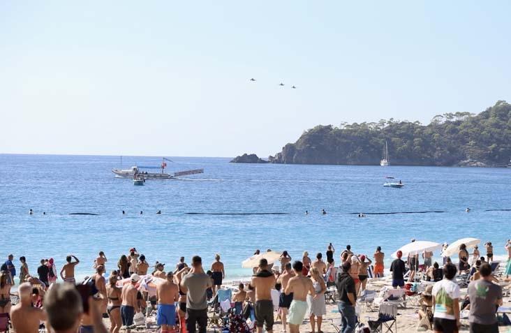 Fethiye semalarında F-16 şovu 25. Ölüdeniz Hava Oyunları’nda gökyüzü kırmızı-beyaza boyandı