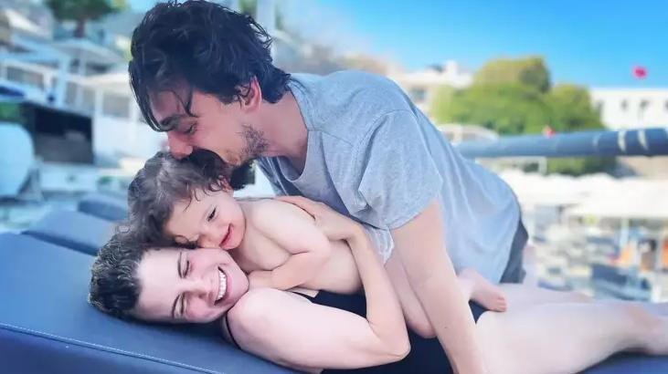 Ayrılsak da beraberiz Kızları Müjganın doğum gününü beraber kutladılar