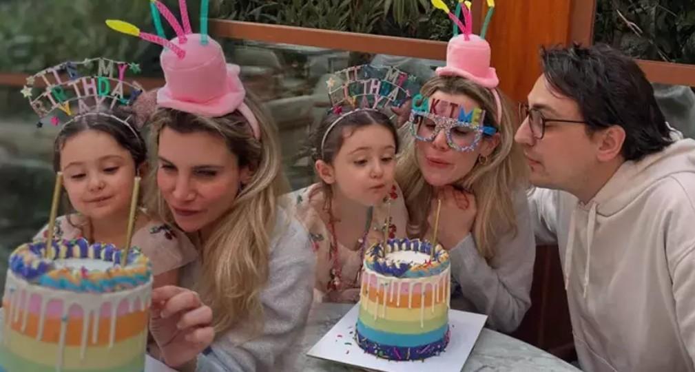 Ayrılsak da beraberiz Kızları Müjganın doğum gününü beraber kutladılar