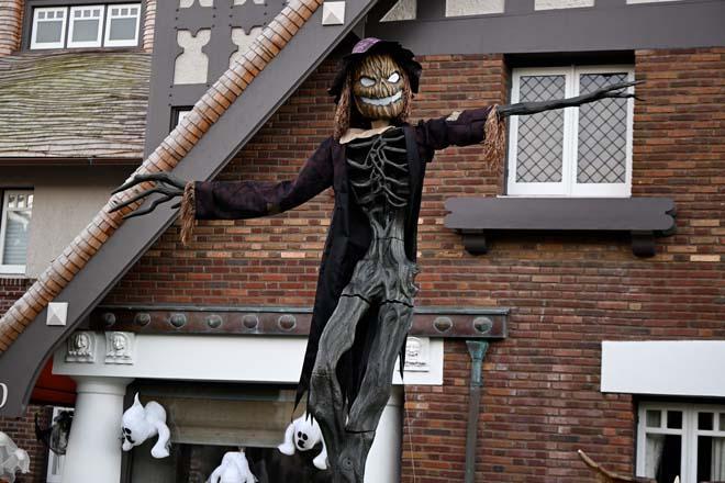 ABD’de Cadılar Bayramı hazırlığı başladı Sokaklar korku filmini aratmıyor ABD’de Cadılar Bayramı hazırlığı başladı Sokaklar korku filmini aratmıyor