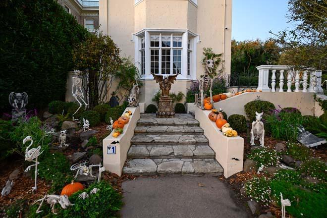 ABD’de Cadılar Bayramı hazırlığı başladı Sokaklar korku filmini aratmıyor ABD’de Cadılar Bayramı hazırlığı başladı Sokaklar korku filmini aratmıyor