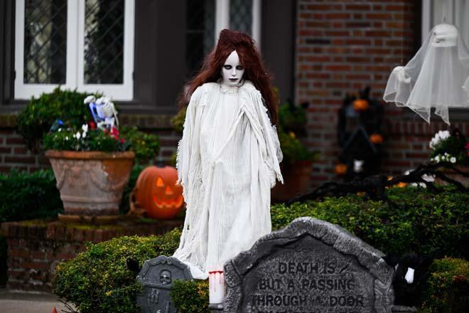 ABD’de Cadılar Bayramı hazırlığı başladı Sokaklar korku filmini aratmıyor ABD’de Cadılar Bayramı hazırlığı başladı Sokaklar korku filmini aratmıyor