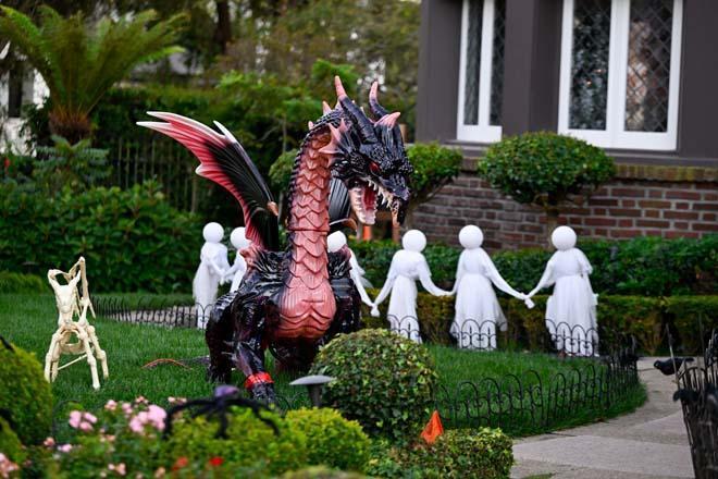 ABD’de Cadılar Bayramı hazırlığı başladı Sokaklar korku filmini aratmıyor ABD’de Cadılar Bayramı hazırlığı başladı Sokaklar korku filmini aratmıyor