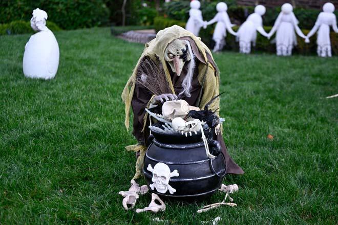 ABD’de Cadılar Bayramı hazırlığı başladı Sokaklar korku filmini aratmıyor ABD’de Cadılar Bayramı hazırlığı başladı Sokaklar korku filmini aratmıyor